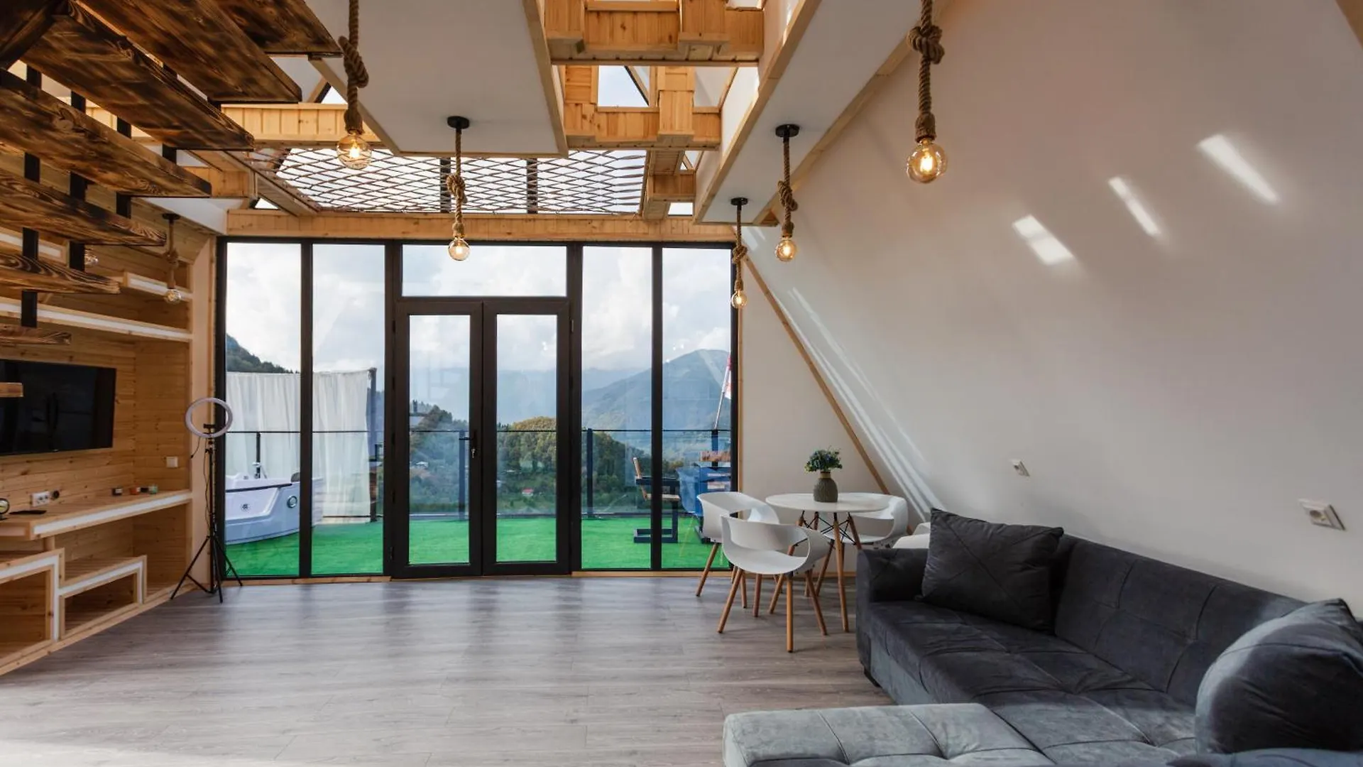 Hill Wonder Villa Batumi 0*,  Georgien
